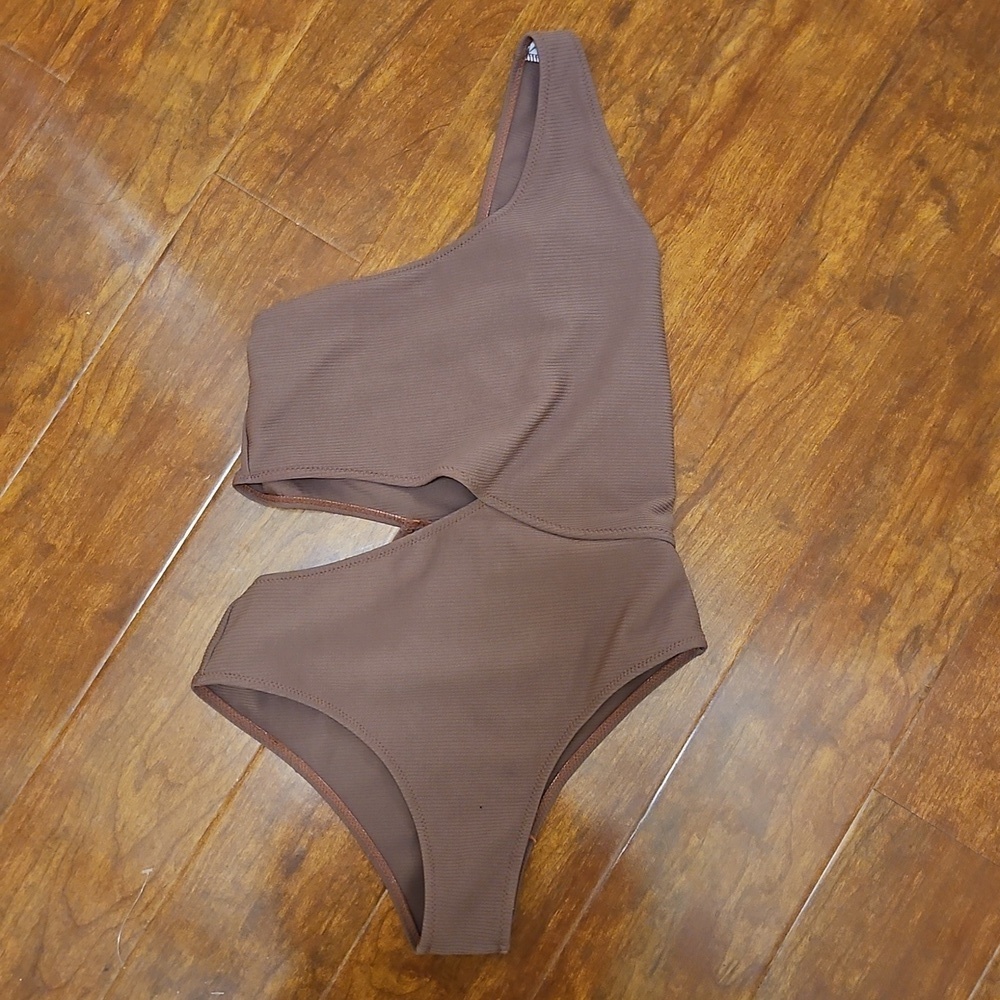 Cupshe Side Cutout Bathing Suit